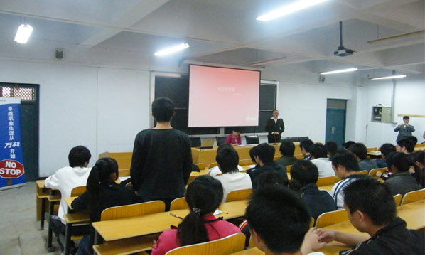 我院首批42名2009届毕业生赴北京实习 我院首批42名2009届毕业生赴北京实习