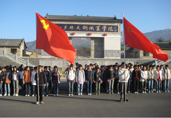 我院校园文明小组220名志愿者祭扫烈士墓 我院校园文明小组220名志愿者祭扫烈士墓