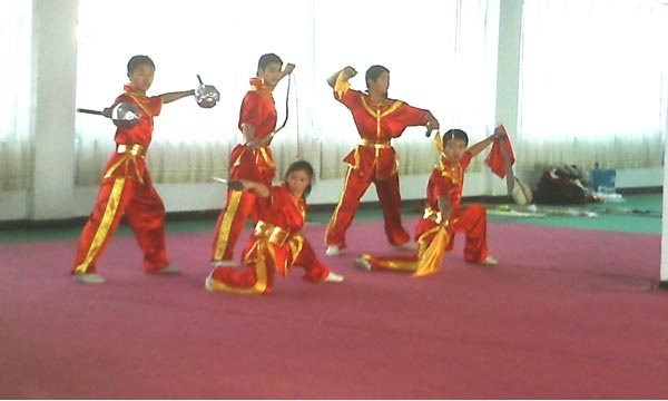 巡演团表演倾倒我院师生 巡演团表演倾倒我院师生
