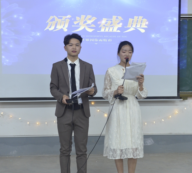 礼敬中华文化,传承诗词经典 礼敬中华文化,传承诗词经典