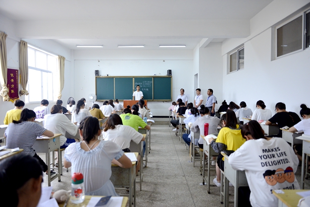 院领导深入期末考试现场进行巡考 院领导深入期末考试现场进行巡考
