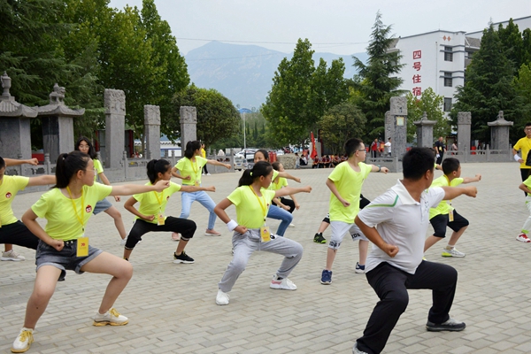 2019年豫哈青少年夏令营到集团参观学习 2019年豫哈青少年夏令营到集团参观学习