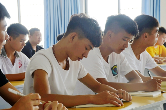 新学期 新面貌——院领导检查开学第一天教学工作 新学期 新面貌——院领导检查开学第一天教学工作