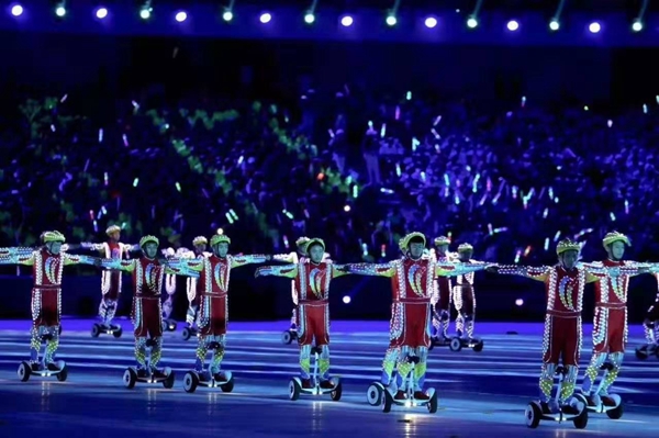 我院学生参加第十一届少数民族传统体育运动会开幕式表演 我院学生参加第十一届少数民族传统体育运动会开幕式表演