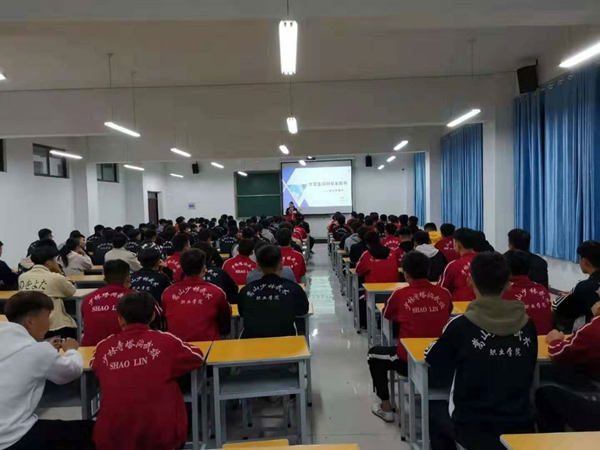 我院举办学生法制安全教育专题讲座 我院举办学生法制安全教育专题讲座