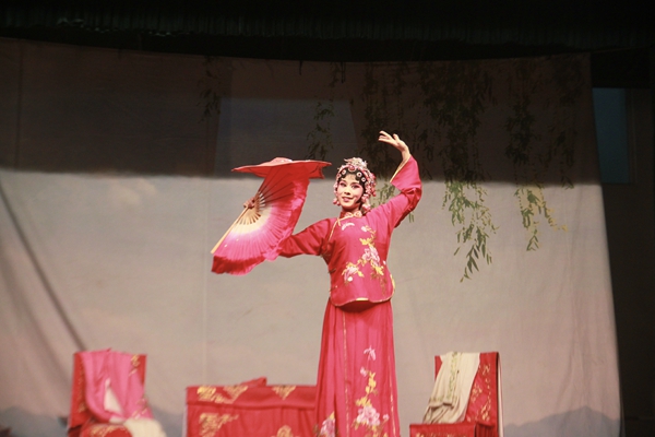 河南省豫剧二团“戏曲进校园”专场演出活动在我院隆重举行 河南省豫剧二团“戏曲进校园”专场演出活动在我院隆重举行