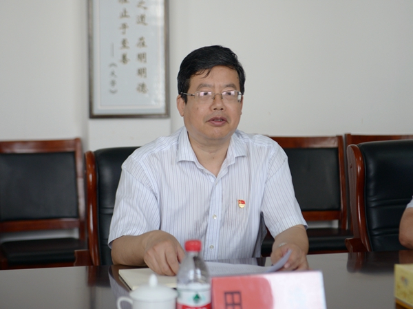 会上,贾正国传达了上级会议精神,介绍了本次检查的目的,内容和程序等.